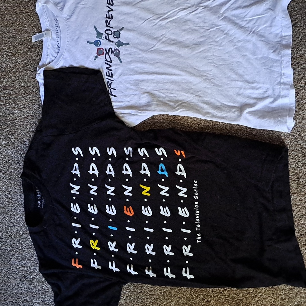 2 FRIENDS TV SHOW WOMENS SIZE SMALL TSHIRTS